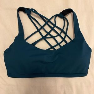 Lululemon free to be sports bra